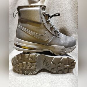 USED Nike Air Max Goaterra 2.0 boot in a "Triple Black" Size 5Y